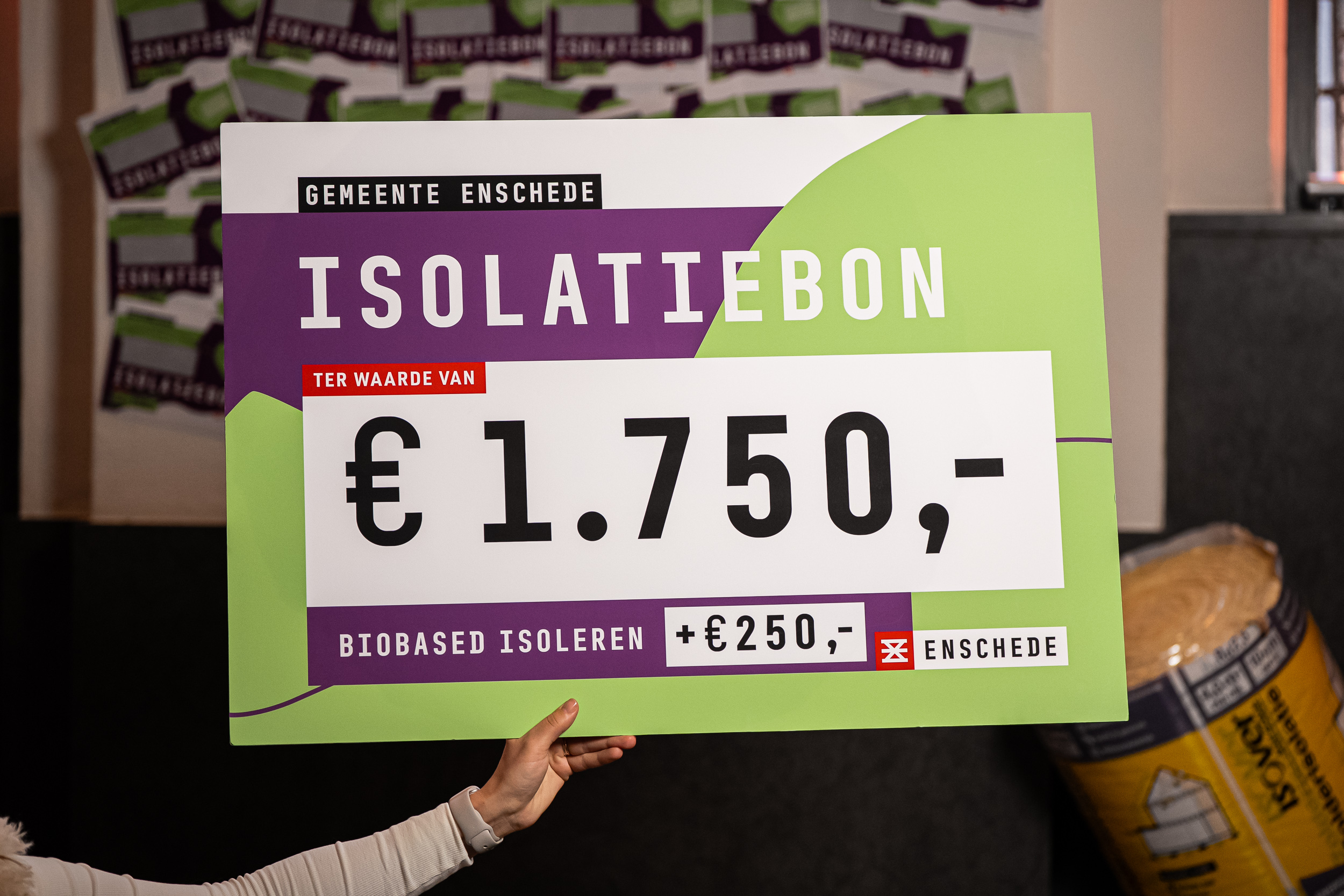 Isolatiebon van gemeente Enschede ter waarde van €1.750,- voor isolatiemaatregelen, plus €250,- extra voor biobased isolatie.